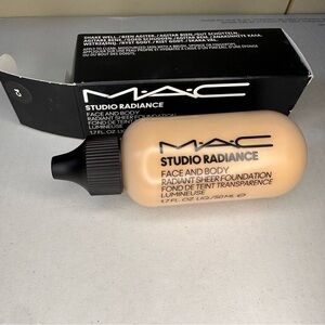 MAC Cosmetics Studio Radiance Face and Body Foundation - C4